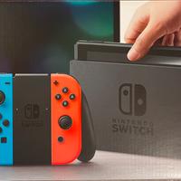 Nintendo Switch con joycon Custodia