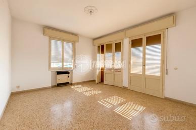 Appartamento al secondo piano con garage a Carpi