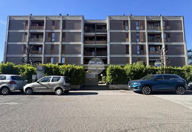 4 LOCALI A CESANO MADERNO