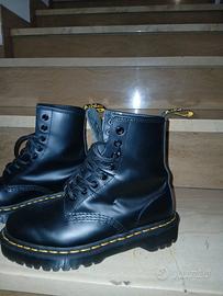 Dr. Martens Stivali Platform Bex 1460 in pelle Smo