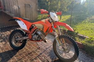 ktm 125 exc six days ( prezzo trattabile)