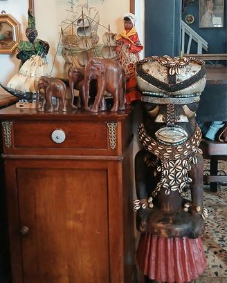 scultura africana in legno e metallo artigianale 
