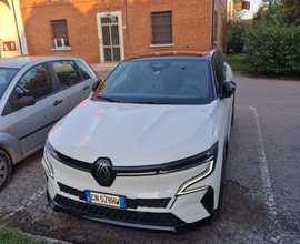 Renault Megane Etech con gancio traino