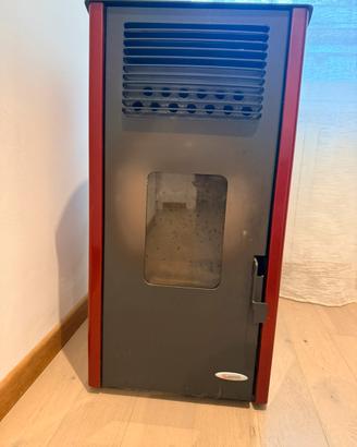 Stufa a pellet modello Laminox Carla Air 10kw