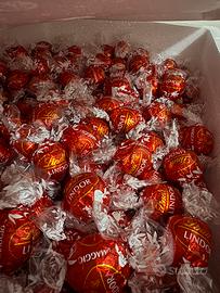 Cioccolatini Lindor, rosso latte