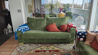 COMPOSIZIONE DI DUE DIVANI - IN TESSUTO VERDE