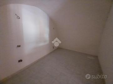 MONOLOCALE A BARLETTA