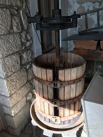 torchio per vino e pigiadiraspatrice manuale