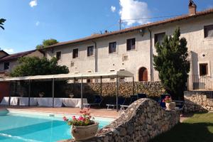Appartamenti in agriturismo. piscina e ristorante