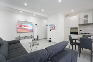 Trilocale ristrutturato a 250 mt dal mare