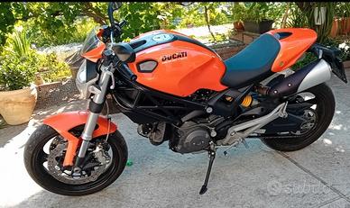 ducati monster 696