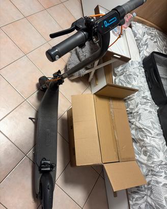 Monopattino elettrico ninebot