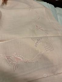 Lenzuolo matrimoniale in lino ricamato a mano