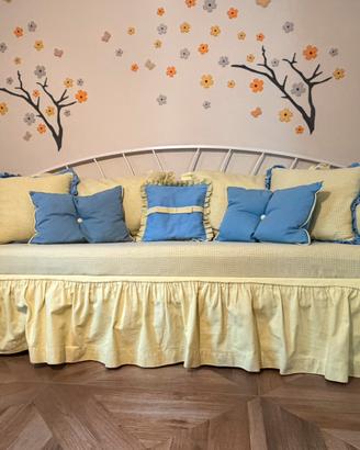Divano letto in ferro panna con letto estraibile