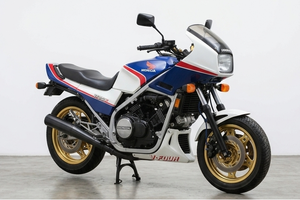 Honda VF 750 V4 Interceptor  colori HRC