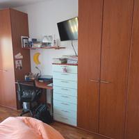 armadio 5 ante, cassettiera e scrivania