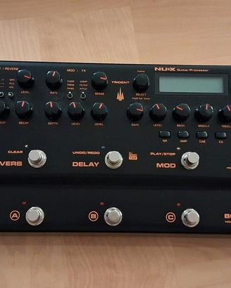 Pedaliera multieffetto Nux Trident