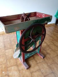 Antica sgranatrice pannocchie