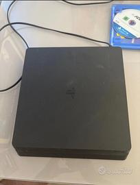 PlayStation 4 slim con joystick e 2 giochi