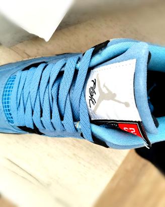 Air Jordan 4 Retro "University Blue" — Nuove, mai