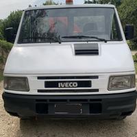Iveco Daily ribaltabile con gru