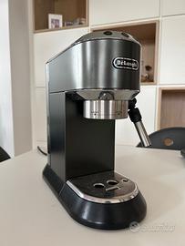 Macchina per caffè DeLonghi dedica