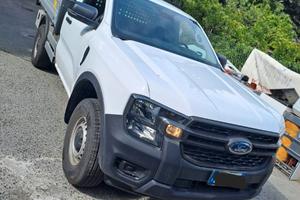 FORD RANGER CON CASSONE RIBALTABILE POSTERIORE