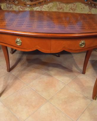 Scrivania in legno di rose con fregi