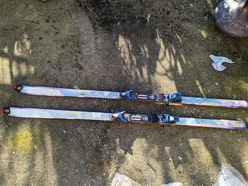 Due paia di sci iconici 