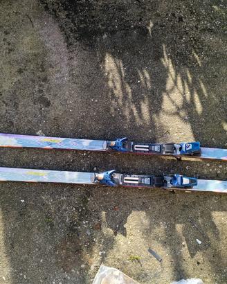 Due paia di sci iconici 