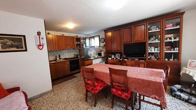 Crespino, casa libera su 3 lati con garages e terr