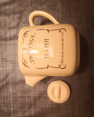 Teiera Twinings crema (venduta) + teiera etnica