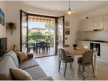 Bilocale con terrazzo e posto auto - Sirmione
