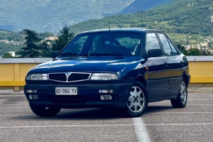Lancia Delta 1.6 i.e. cat 5 porte LE Neopatentati