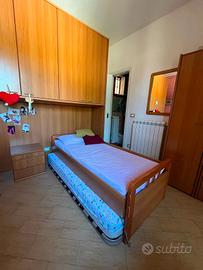 Cameretta con letto singolo e letto estraibile