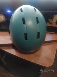 Casco blu per monopattino elettrico