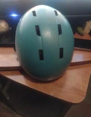 Casco blu per monopattino elettrico