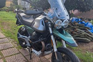 Moto Guzzi V85TT Centenario