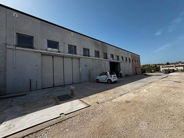 Monte compatri -laghetto capannone industriale