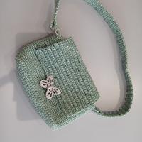 pochette con tracolla corta