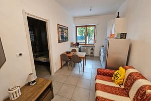 Bilocale ristrutturato al piano rialzato -C. Nizza