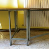 Tavolo di legno ripiegabile (90x156x70h).