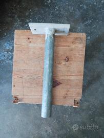 Staffa a muro in ferro 