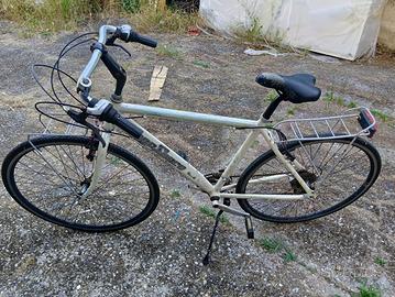 bicicletta unisex usata pochissimo