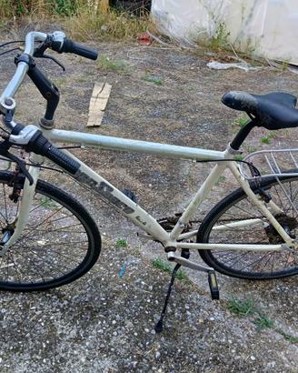 bicicletta unisex usata pochissimo