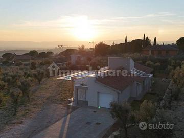 Villa di 220 m² con 5 locali e box auto a Terni