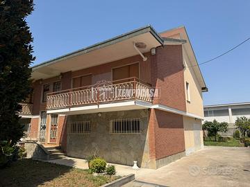 PORZIONE DI VILLA BIFAMILIARE CON GIARDINO INDIPEN