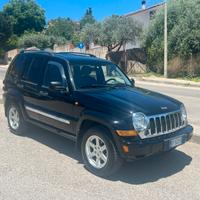 Jeep Cherokee 2.8 TDI cambio Manuale