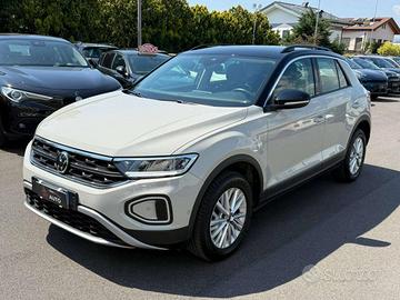 Volkswagen T-Roc 1.5 tsi Life dsg AUTOM. CARPLAY/