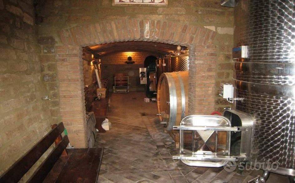 Rustico / Casale di 340 m² con 4 locali e box auto - Altro